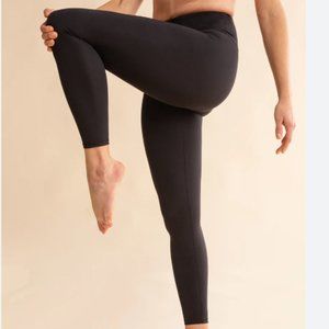 BARRE3 SIGNATURE LEGGINGS-----BLACK-----NWT
